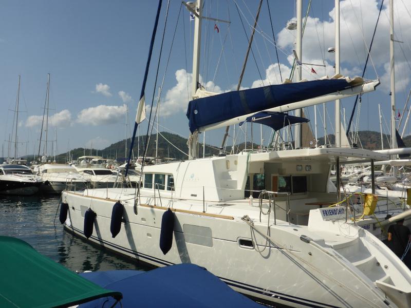Book yachts online - catamaran - Lagoon 500 Flybridge - Friendship  - rent