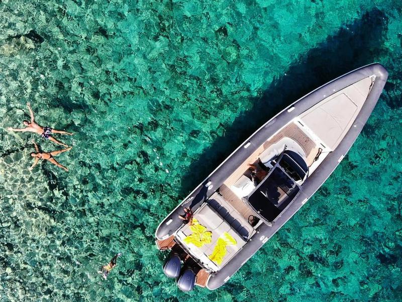 Book yachts online - motorboat - Scorpion Seafarer 36 - Artemis - rent