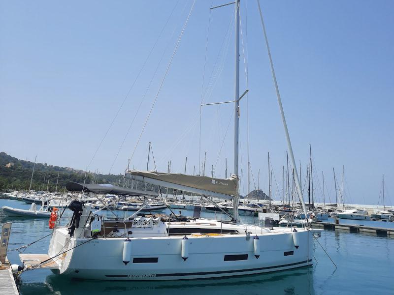 Book yachts online - sailboat - Dufour 390 Grand Large - AVAJAVA - rent