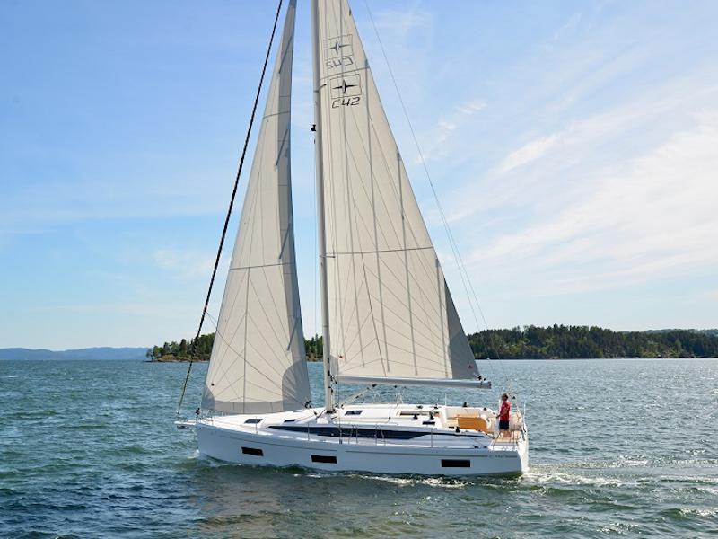 Book yachts online - sailboat - Bavaria C42 - Fiesta - rent