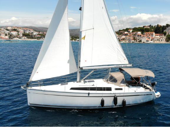 Book yachts online - sailboat - Bavaria Cruiser 34 - Little Joe - rent
