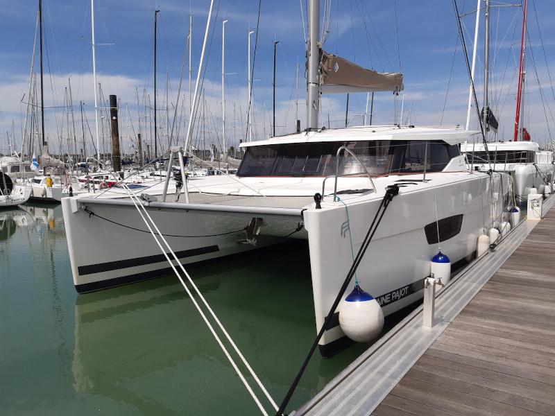 Book yachts online - catamaran - Lucia 40 - Rhum marin - rent