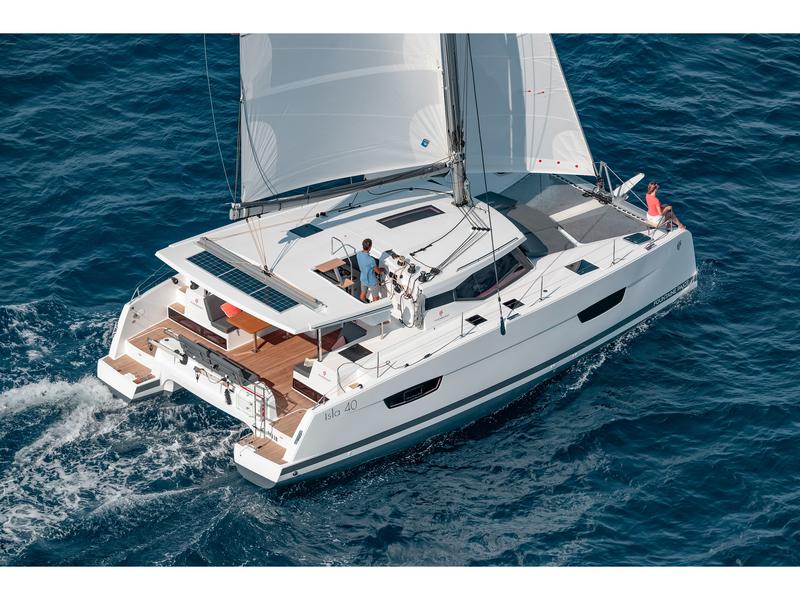 Book yachts online - catamaran - Fountaine Pajot Isla 40 - Artemis- A/C &amp; Watermaker &amp; Generator &amp; Gas barbecue  - 4 Cabins/4 Heads + Skiper's Cabin - rent