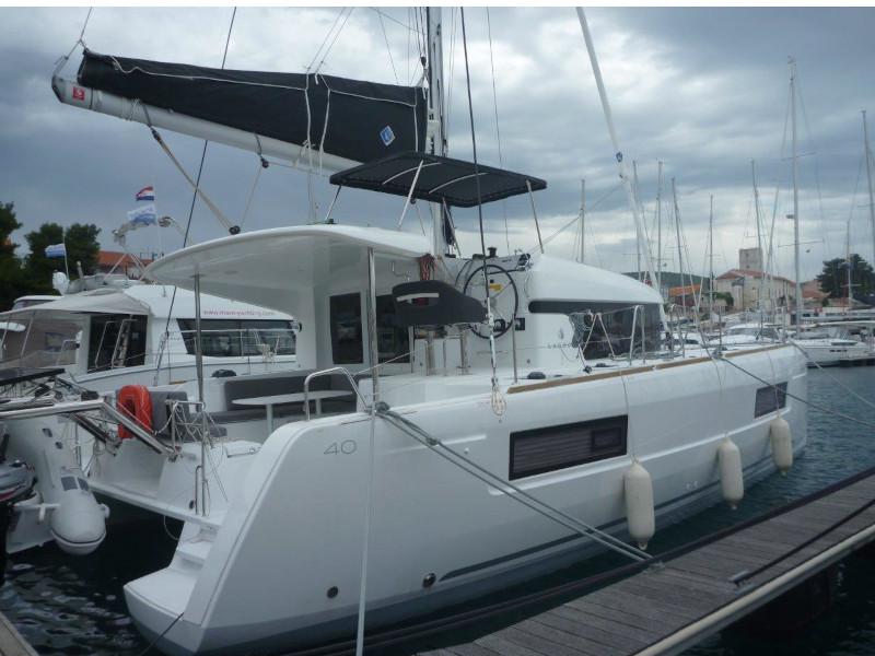 Book yachts online - catamaran - Lagoon 40 - Mare Negroni - rent