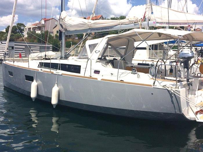 Book yachts online - sailboat - Oceanis 38 - Mare Anemoi  - rent