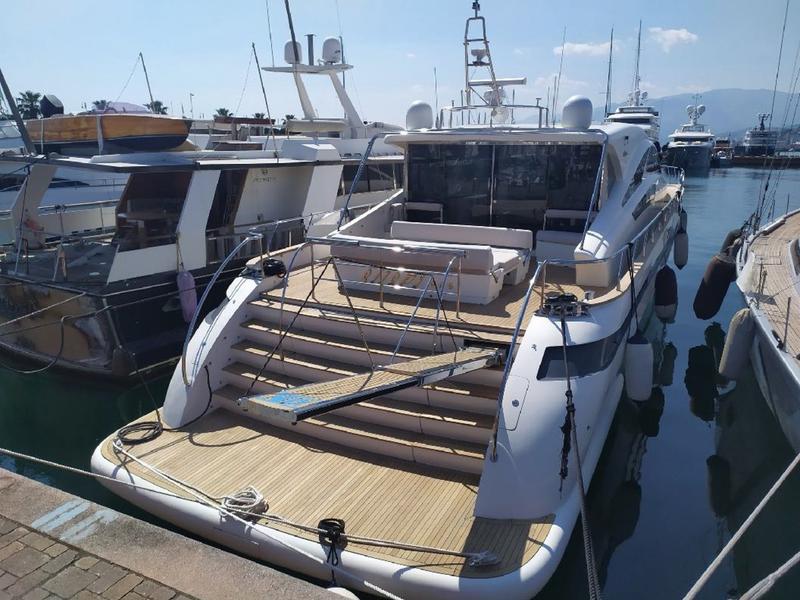 Book yachts online - motorboat - Jaguar Squadron 80 - Ellepi one - rent