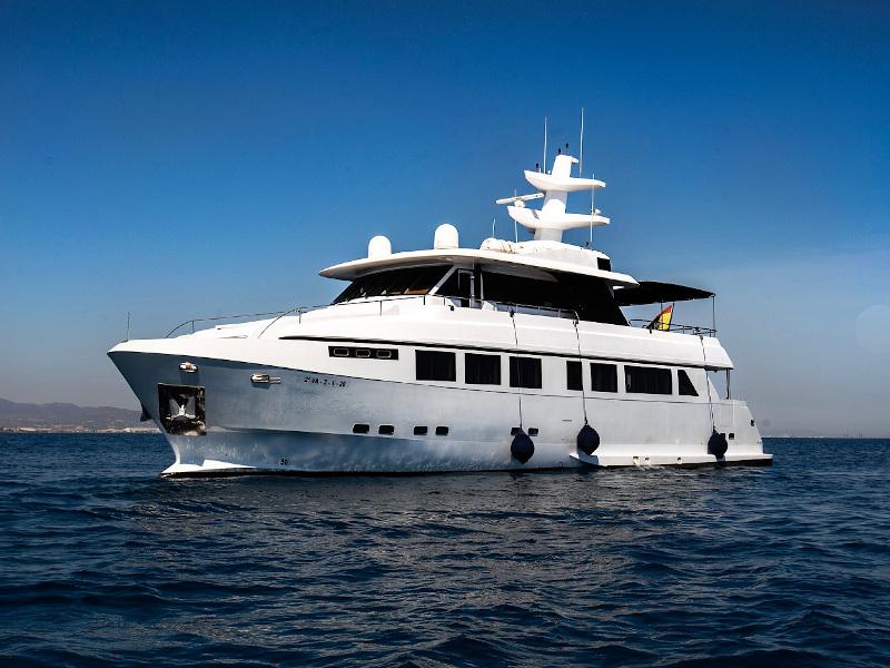 Book yachts online - motorboat - Explorer 92 - Boramar Luxe - rent