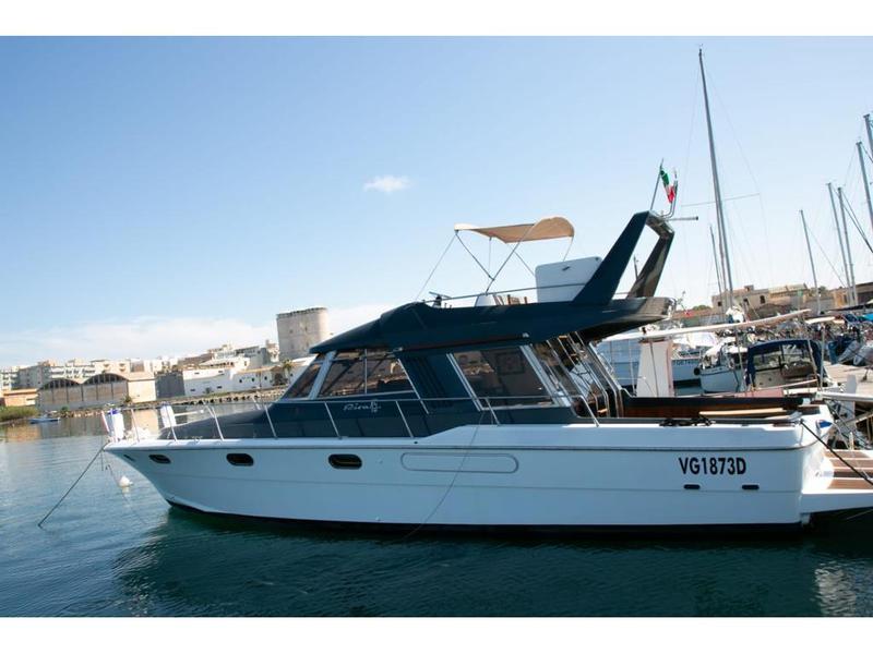 Book yachts online - motorboat - Riva 45 SuperAmerica - Hidra 1977 (Refit 2020) - rent