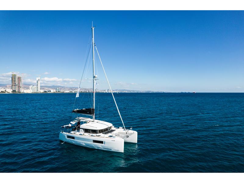 Book yachts online - catamaran - Lagoon 40 - Lea - rent