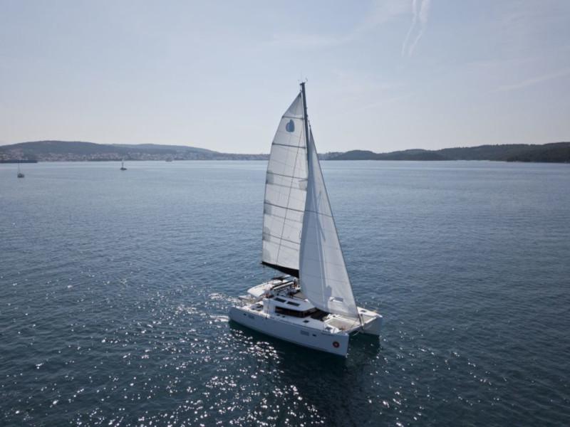 Book yachts online - catamaran - Bali 4.5 Crewed - Nathalie - rent