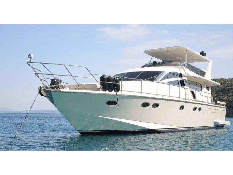 Book yachts online - motorboat - Posillipo Technema 68 - Sofia - rent