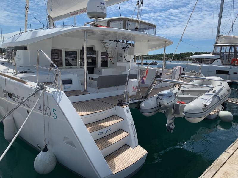 Book yachts online - catamaran - Lagoon 450 Sport - Oryx - rent