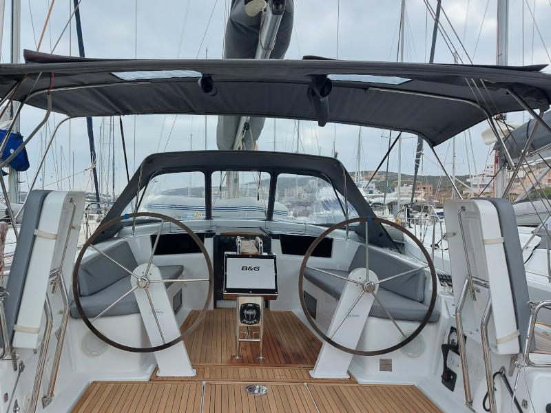 Book yachts online - sailboat - Hanse 418 - Polynoe - rent
