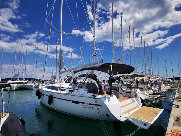 Book yachts online - sailboat - Bavaria Cruiser 51 - MARIE - rent
