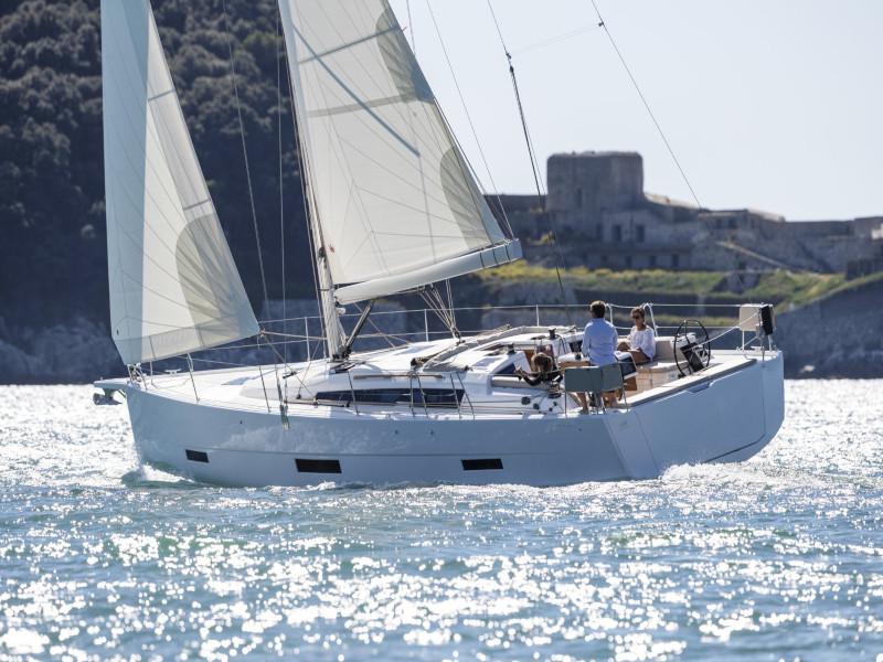 Book yachts online - sailboat - Dufour 430 - Levan (A/C, Grill, Ice-maker) - rent