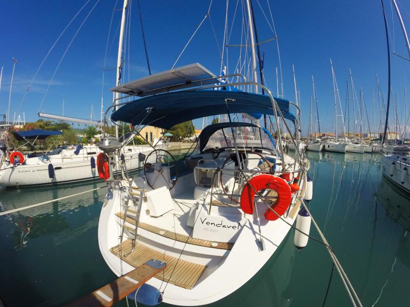 Book yachts online - sailboat - Sun Odyssey 44 i - Vendavel - rent