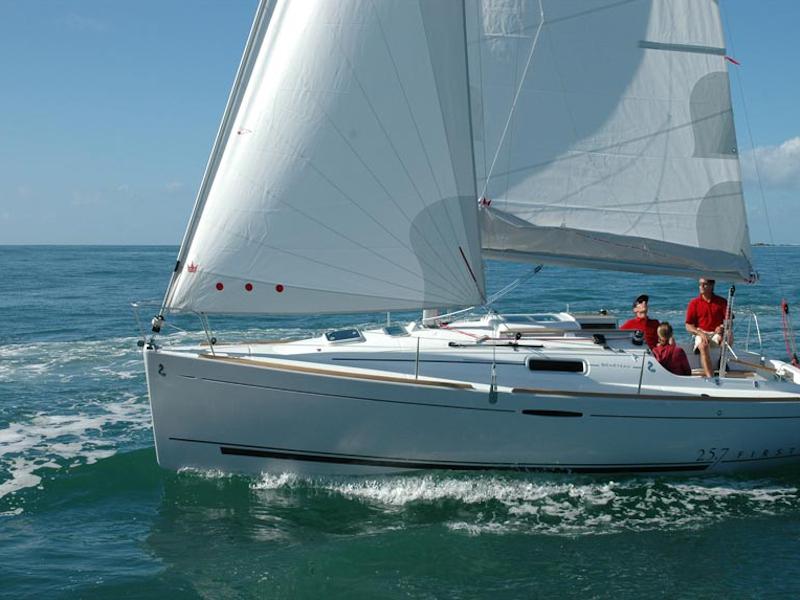 Book yachts online - sailboat - First 25.7 - Petra - rent