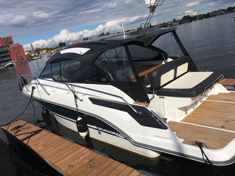 Book yachts online - motorboat - Grandezza 280C - Very Fun - rent