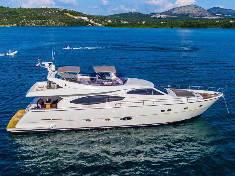 Book yachts online - motorboat - Ferretti 760 - Quo Vadis I - rent
