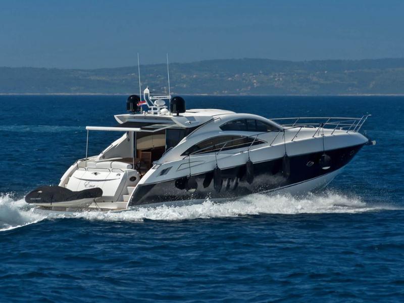 Book yachts online - motorboat - Sunseeker Predator 62 - Ena 1 - rent