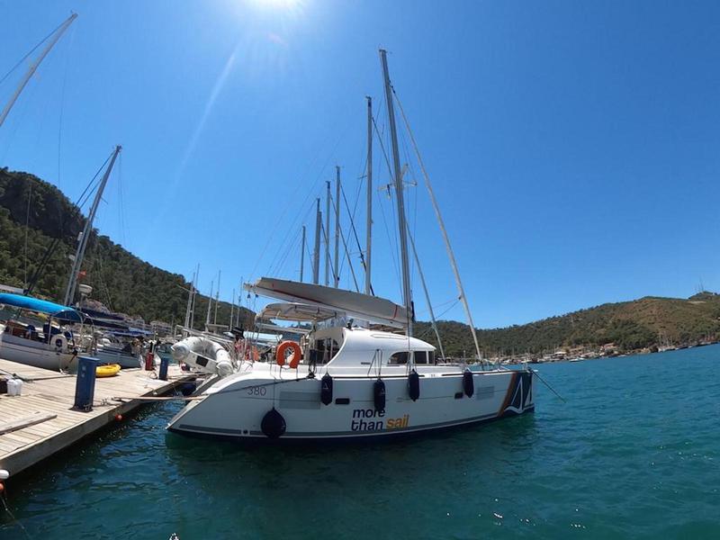 Book yachts online - catamaran - Lagoon 380 - Suncity 1 - rent