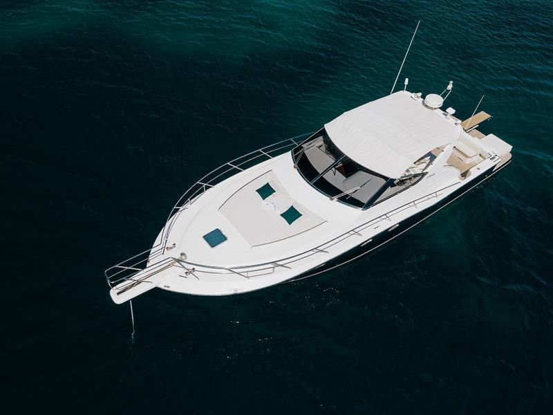 Book yachts online - motorboat - Uniesse 48 Open - M/Y ALMI - rent