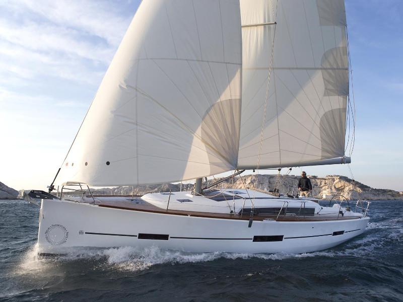 Book yachts online - sailboat - Dufour 425 - Loreley - rent