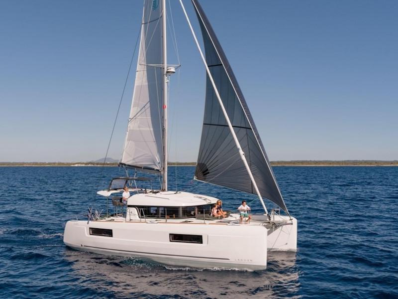 Book yachts online - catamaran - Lagoon 40 - Papi - rent
