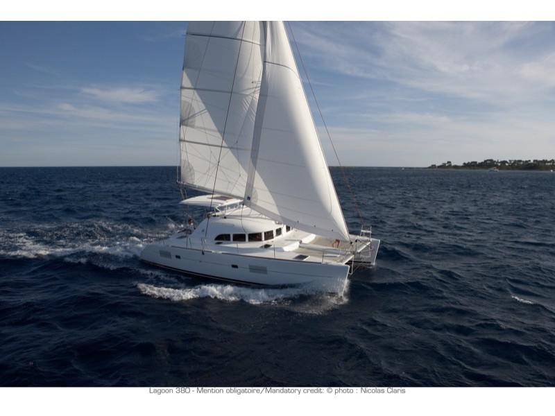 Book yachts online - catamaran - Lagoon 380 S2 - Eolo - Standard line - rent