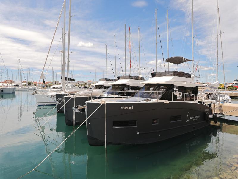 Book yachts online - motorboat - Futura 40 Grand Horizon - VESPUCCI - rent