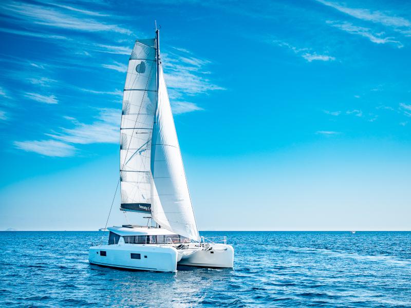 Book yachts online - catamaran - Lagoon 42 - Beauty L A/C-GEN-WATER MAKER-SOLAR-ELEC.WC - rent