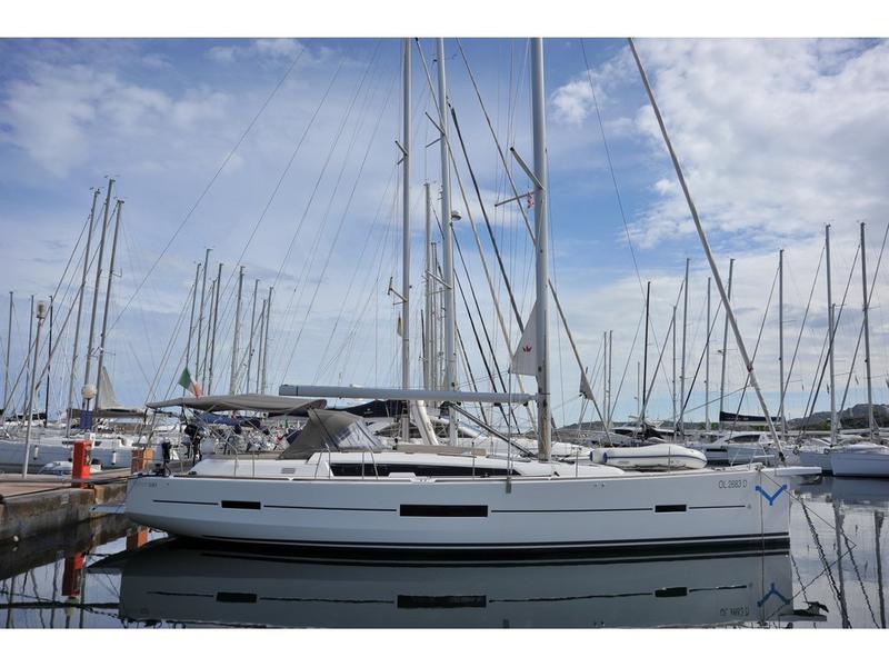 Book yachts online - sailboat - Dufour 520 GL - Greenleaf - rent