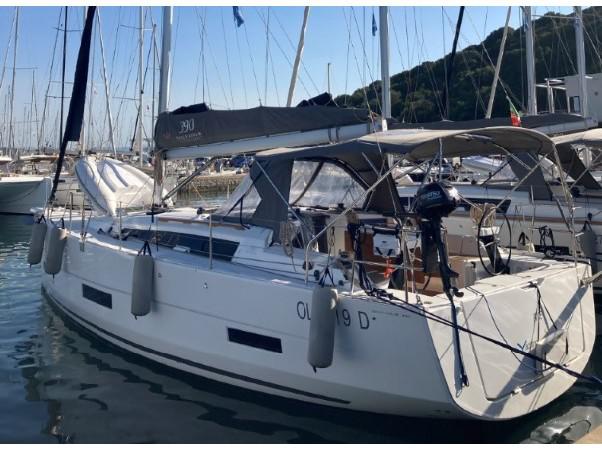Book yachts online - sailboat - Dufour 390 Grand Large - Pixie - rent