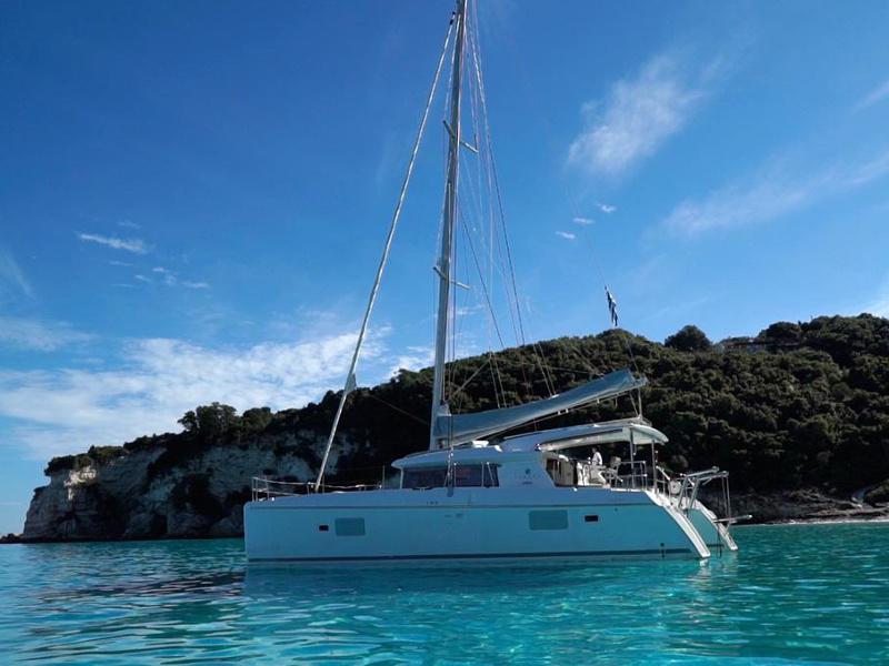 Book yachts online - catamaran - Lagoon 421 - Nirvana AC Watermaker Gen + elegant pack refit 2022 - rent