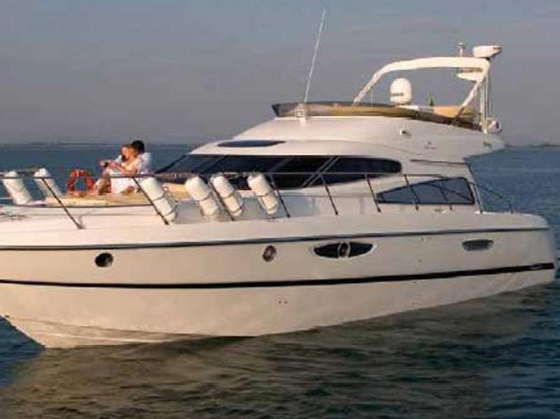 Book yachts online - motorboat - Cranchi Atlantique 50 - Danae Fantasea - rent