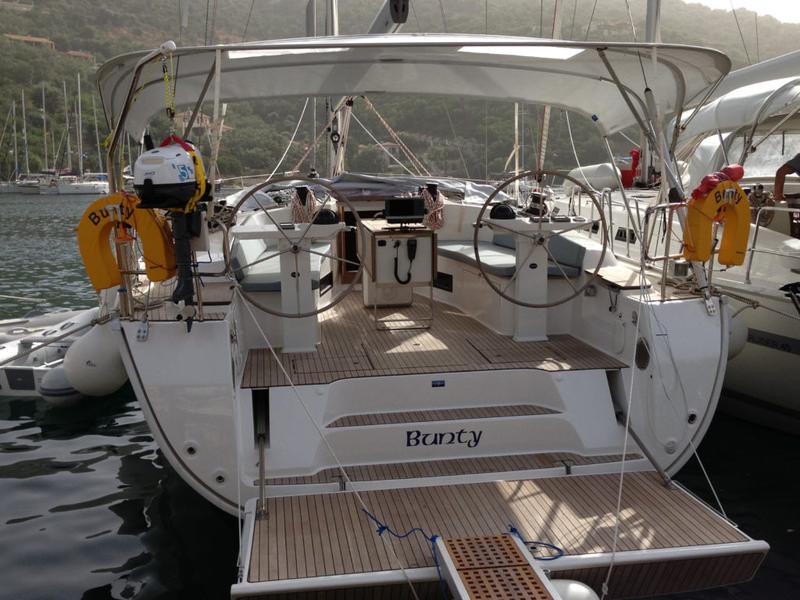 Book yachts online - sailboat - Bavaria 45 Cruiser Owner version - Bunty - Bow &amp; Teak - rent