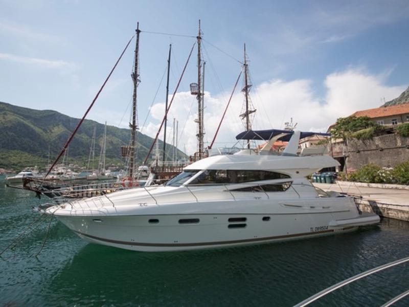 Book yachts online - motorboat - Prestige 50 Fly - Klara - rent