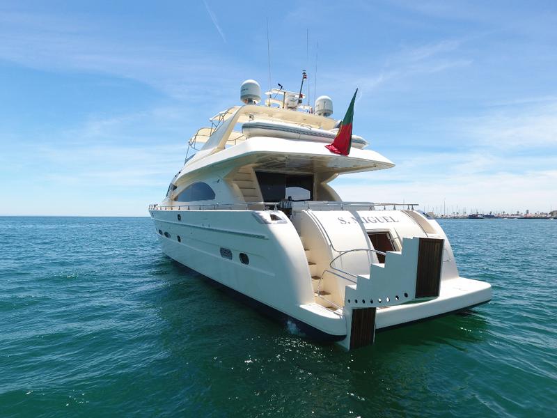 Book yachts online - motorboat - Astondoa 82 - Seafree - rent