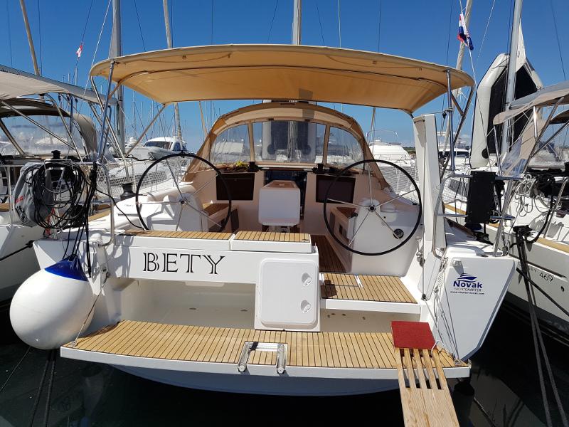 Book yachts online - sailboat - Dufour 412 Grandlarge - Bety - rent