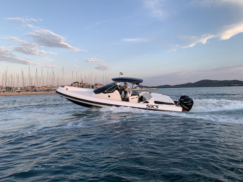 Book yachts online - motorboat - Sacs Strider 11 FB - Bomber 44 - rent