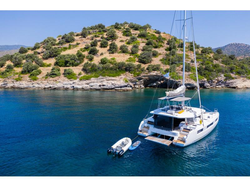 Book yachts online - catamaran - Lagoon 50 (5 cabs) Skippered - ADIAMO - rent