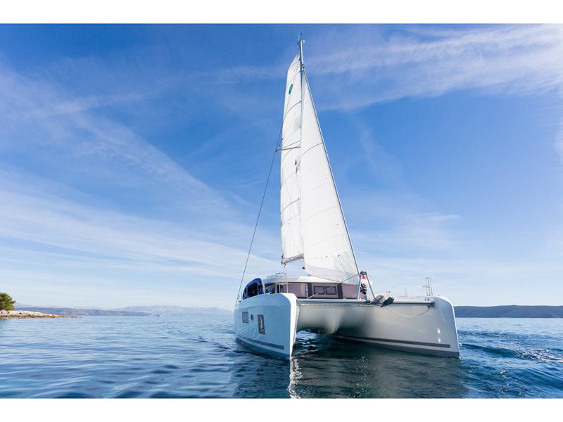 Book yachts online - catamaran - Lagoon 42 - BRIGHT SKY - rent