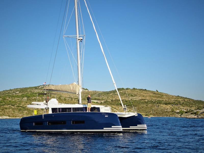 Book yachts online - catamaran - Dufour 48 Catamaran - SHU - BLUE HULL, AC+GEN., UNDERWATER LIGHTS - rent