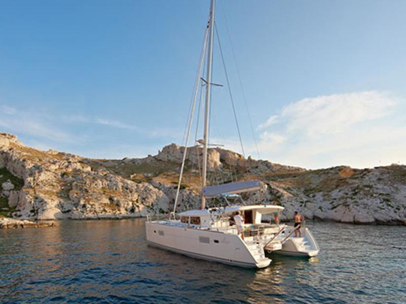 Book yachts online - catamaran - Lagoon 400 S2 - Mirfak - rent