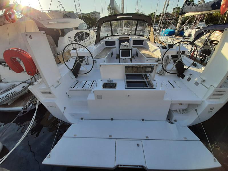 Book yachts online - sailboat - Dufour 530 Grand Large - Albus - rent
