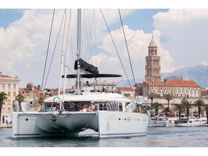 Book yachts online - catamaran - Lagoon 560 - ARCTIC QUEEN - rent