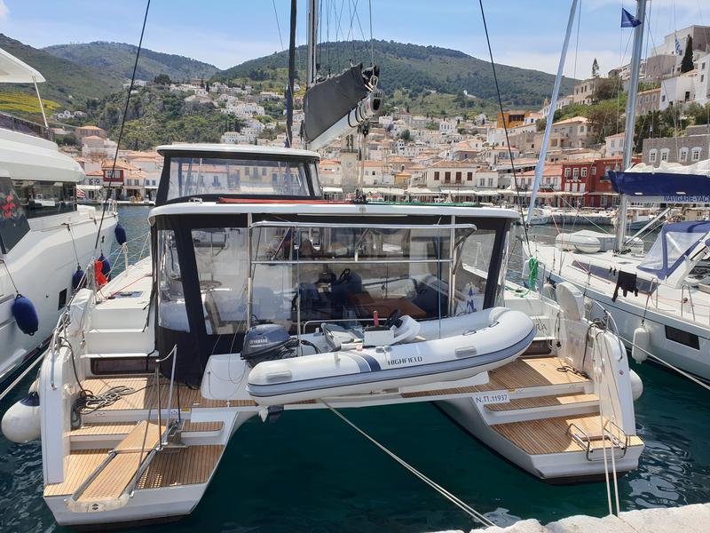 Book yachts online - catamaran - Lagoon 42 - Aurora - rent