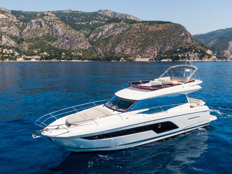 Book yachts online - motorboat - Prestige 590 Fly - The Sun - rent