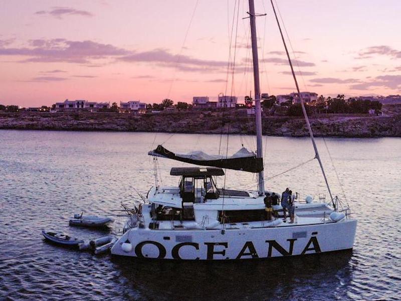 Book yachts online - catamaran - Lagoon 450  Flybridge - Oceana (VIP Equipment incl A/C, Generator, Water Maker, PS 4, Dishwasher, Washer+Dryer) - rent