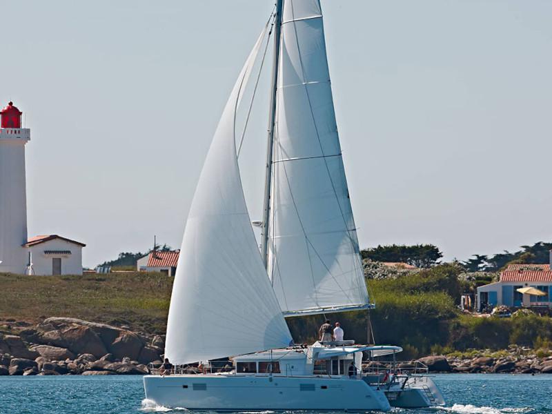Book yachts online - catamaran - Lagoon 450  Flybridge - Aelia - rent